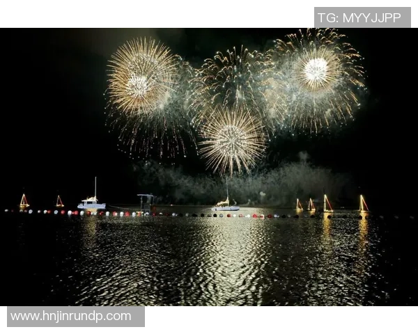 意大利足球明星共赏烟花绚烂夜空展现激情与梦想